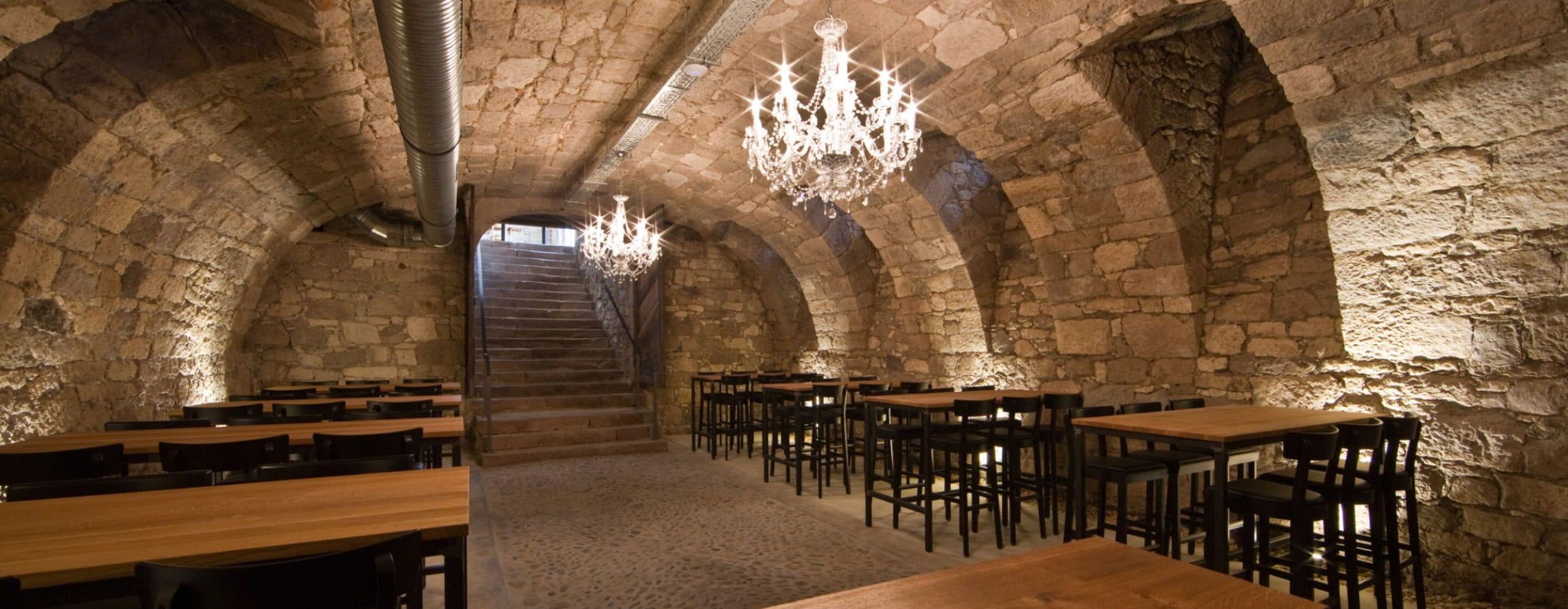 Lunch and dinner served