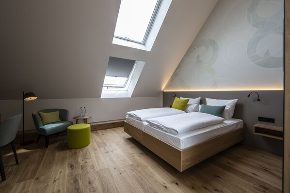 A modern bedroom with a loft-style bed, skylights, and a minimalist design. - Gasthaus und Hotel zum Löwen (Eimeldingen)