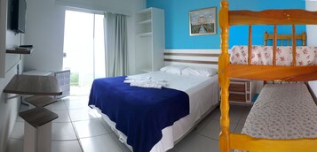 Frigobar, escrivaninha, cortinas blackout, Wi-Fi de cortesia