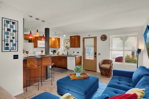 The Tucsonan Style Casita - FULLY FENCED AND PET FRIENDLY!