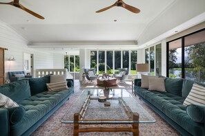 TV, DVD player, stereo - Lemon Tree - Spacious house, private with a salt water pool & mountain views! (Princeville)