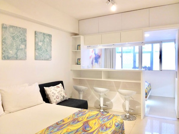 Guaranteed by the window & air circulation! Favorite 2 Bedrooms, 2-5 guests,MRT,Pedestrian,City View | Interior