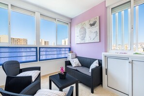 Fernseher, Kamin, DVD-Player