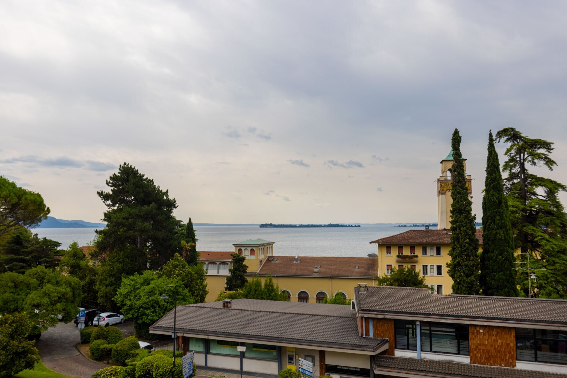 superior room | 1 bedroom, minibar, in-room safe, desk