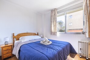 1 chambre, fer et planche Ă repasser, Wi-Fi gratuit, draps fournis