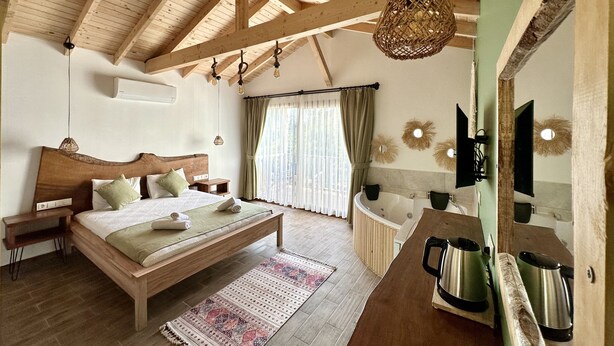 Deluxe Double Room | Peralatan tempat tidur premium, gebar bulu kapas, katil Select Comfort 
