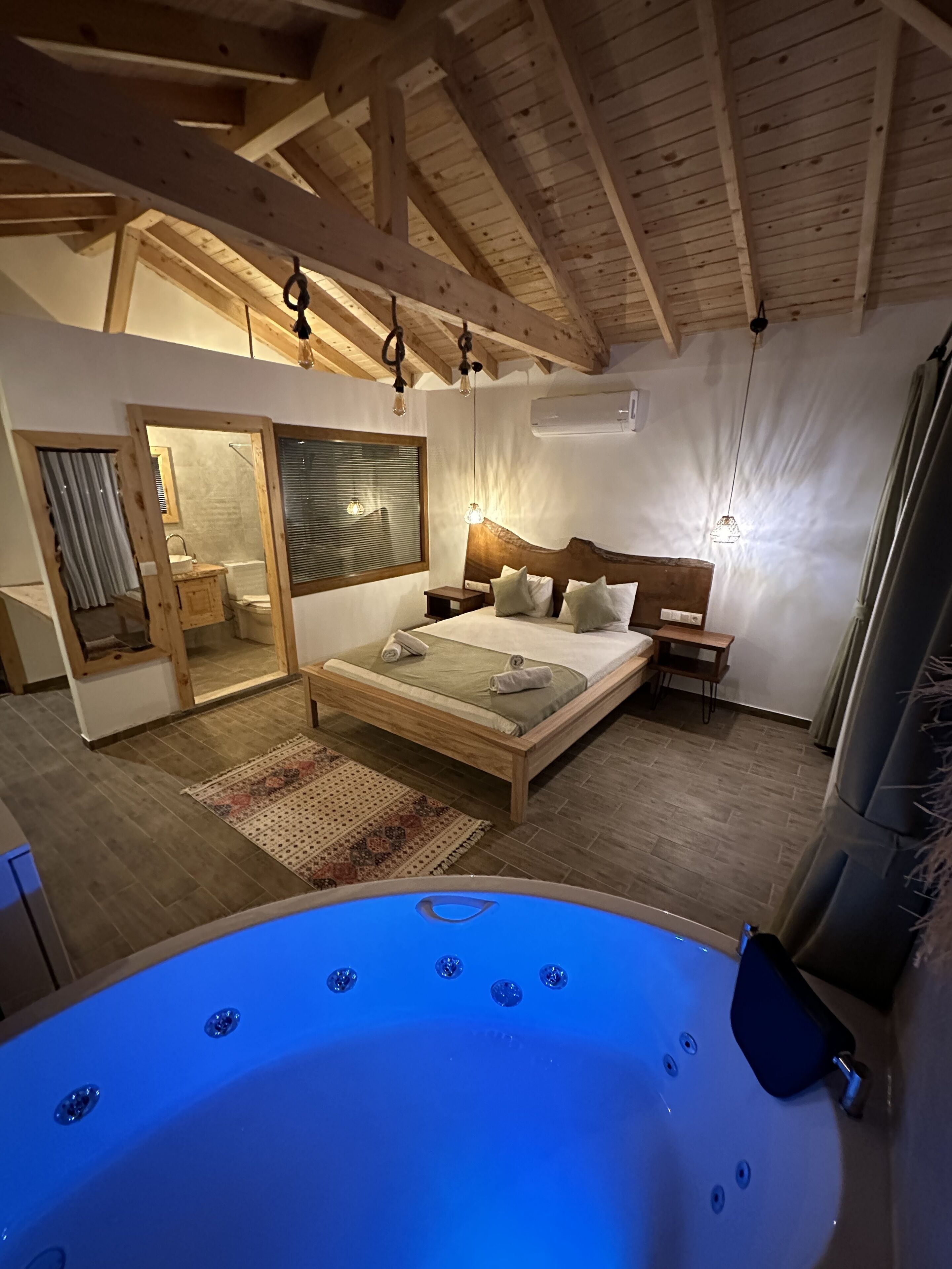 deluxe double room | 1 bedroom, premium bedding, down duvets, select comfort beds