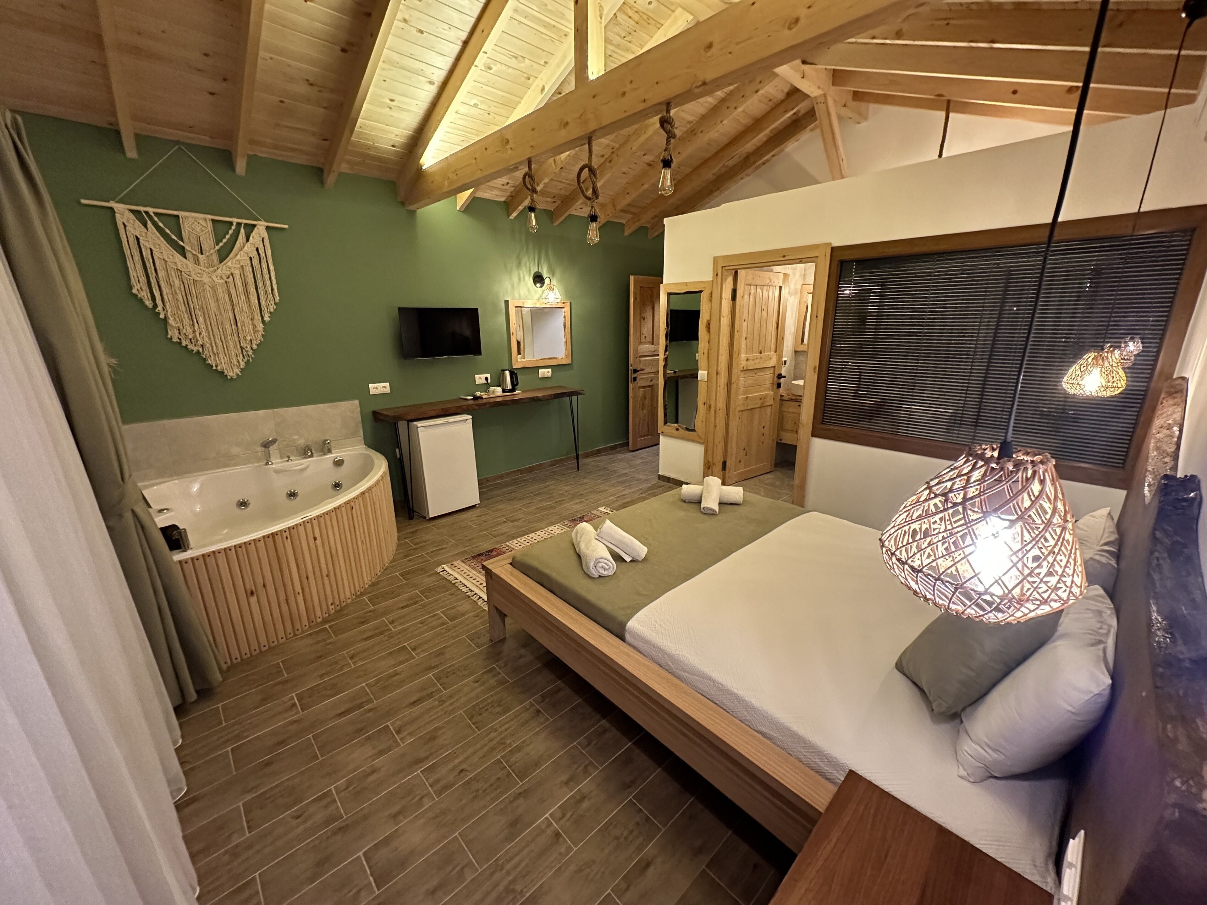 deluxe double room | 1 bedroom, premium bedding, down duvets, select comfort beds