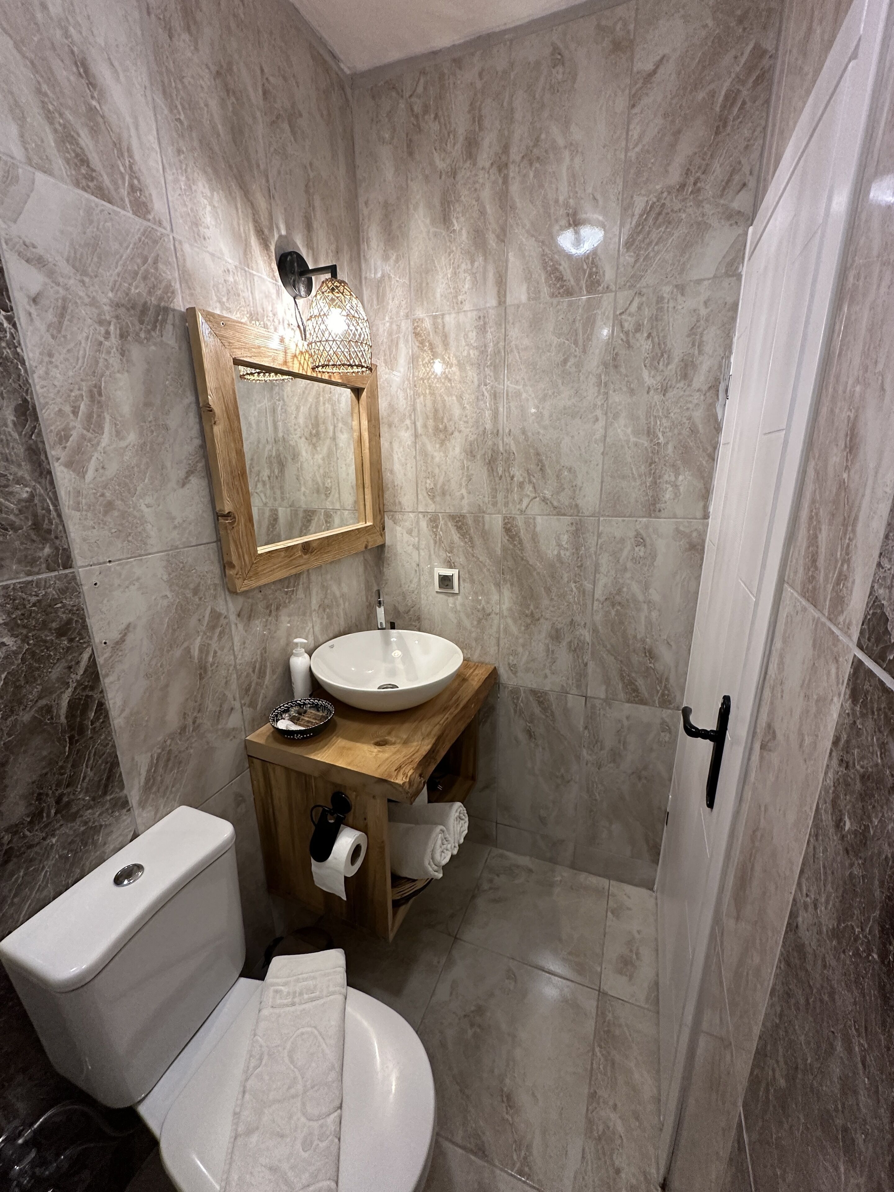 comfort twin room | bathroom | shower, free toiletries, hair dryer, slippers