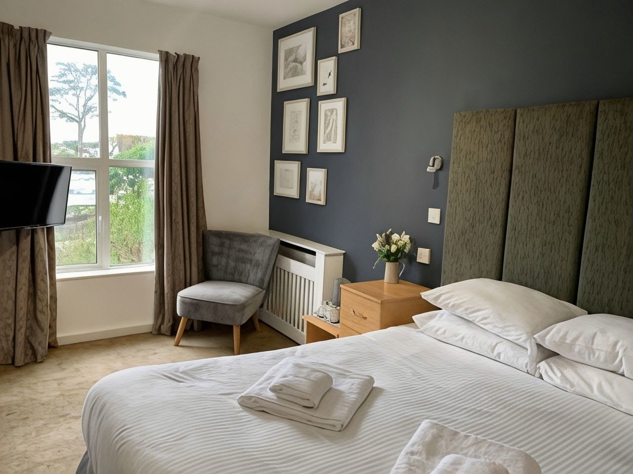 Iron/ironing board, free WiFi, bed sheets