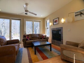Fernseher, Kamin, DVD-Player, Stereoanlage