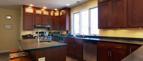 雪櫃、焗爐、爐具、洗碗機