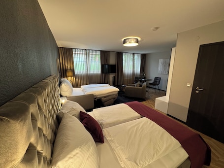 Family Studio | Blackout drapes, soundproofing, iron/ironing board, free WiFi. V Business Apartments Stuttgart Magstadt