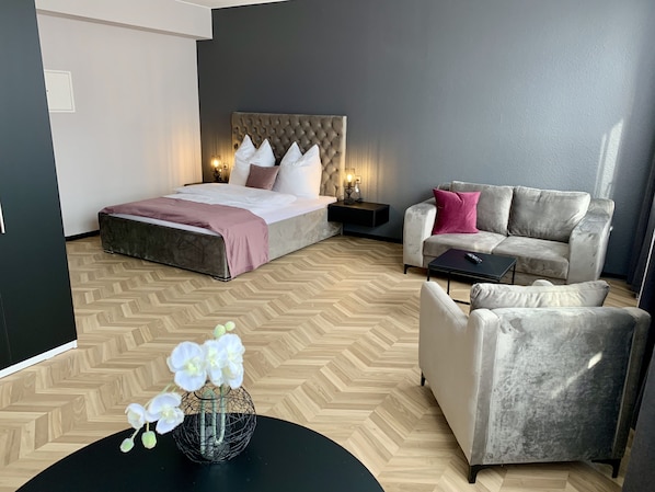 Standard Apartment | Blackout drapes, soundproofing, iron/ironing board, free WiFi
