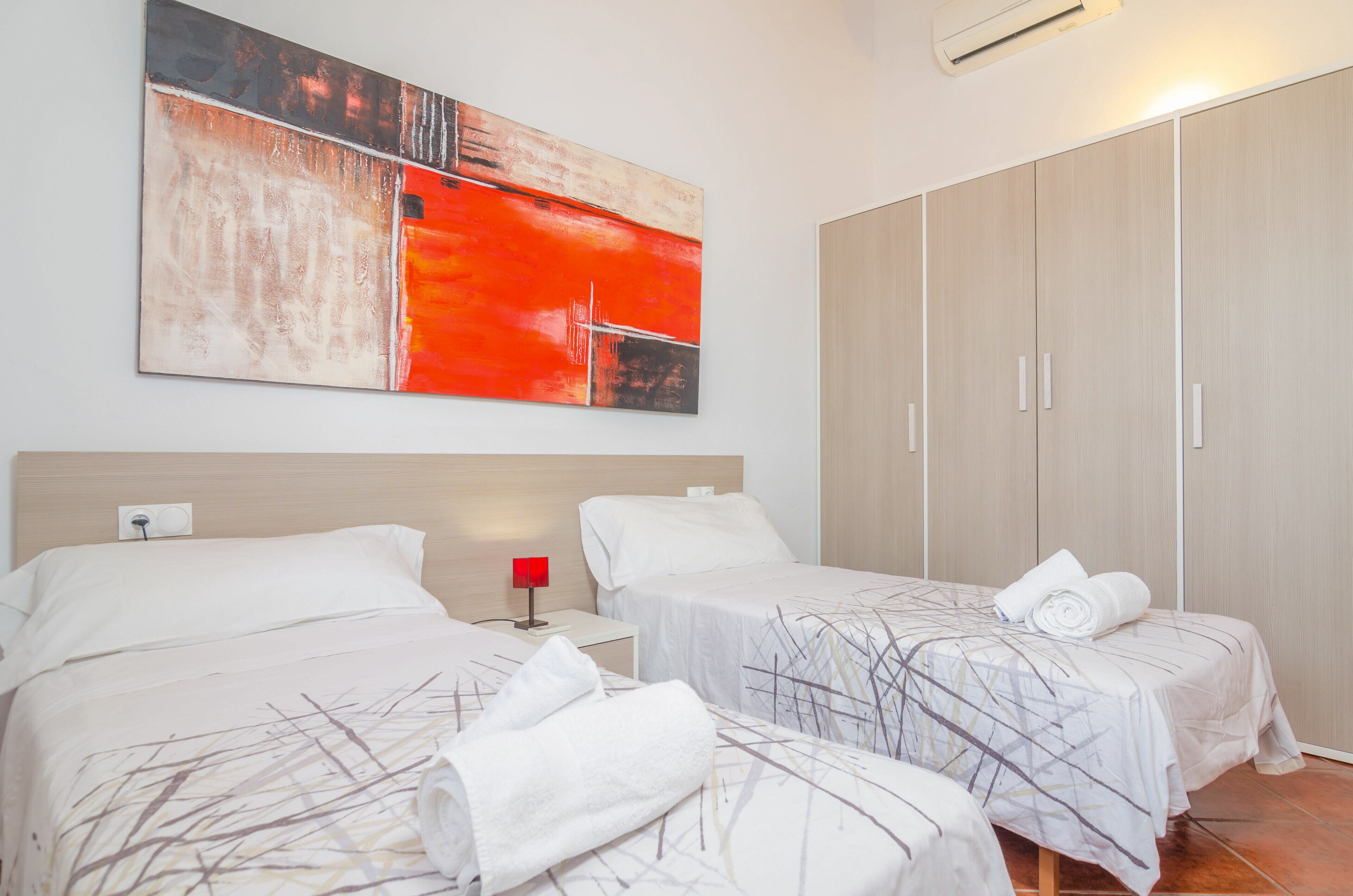 2 habitaciones, tabla de planchar con plancha y wifi gratis 