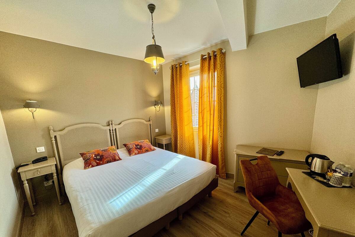 غرفة مزدوجة مريحة (Cote Village) | خزنة داخل الغرفة ومكتب وتجهيزات عازلة للصوت ومكواة/لوح كي
