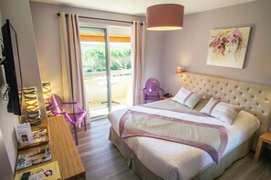 Quarto casal superior (Cote Parc) | Cofres nos quartos, individualmente decorados