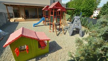 Children’s play area – outdoor