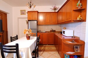 Apartment, 1 Bedroom | Private kitchen