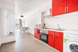 Fridge, microwave, oven, coffee/tea maker