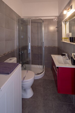 Apartment, 2 Bedrooms | Bathroom | Shower, free toiletries, hair dryer, towels