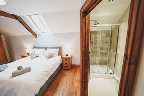 2 bedrooms, iron/ironing board, free WiFi, bed sheets - The Stables at Hawley Farm near the Jurassic Coast. (axminster)