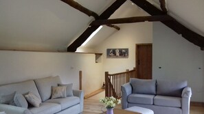 Smart TV, fireplace, books - The Stables at Hawley Farm near the Jurassic Coast. (axminster)