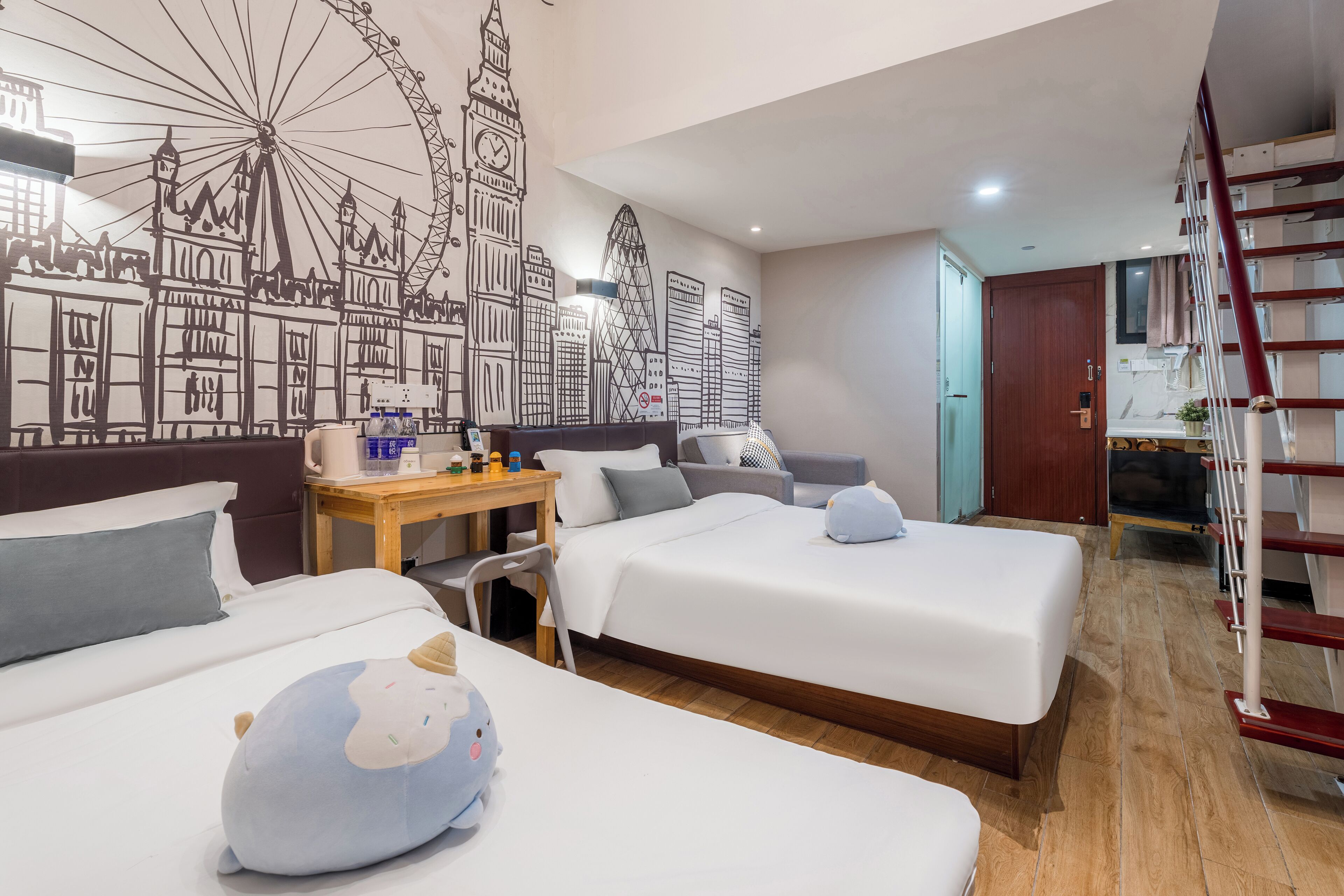 ห้องแฟมิลี่สำหรับสี่ท่าน, ไม่มีหน้าต่าง | โต๊ะทำงาน, ผ้าม่านกันแสง, ห้องเก็บเสียง, Wi-Fi ฟรี