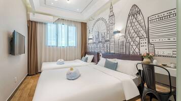 Family Triple Room | Desk, blackout drapes, soundproofing, free WiFi