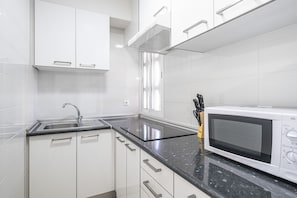 Fridge, microwave, coffee/tea maker, electric kettle