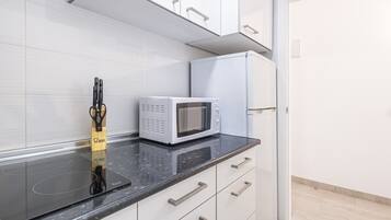 Fridge, microwave, stovetop, coffee/tea maker