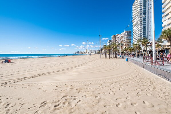 Beach - Bacana 3-3 (Benidorm)
