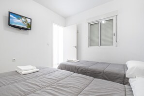 1 chambre, fer et planche à repasser, Wi-Fi gratuit, draps fournis