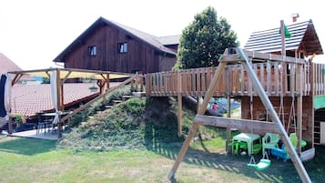 Leiksvæði fyrir börn – utandyra