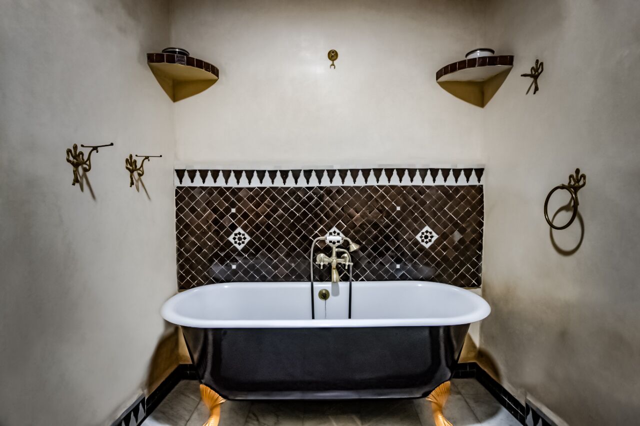 deluxe suite, multiple beds, non smoking | bathroom | designer toiletries, hair dryer, towels