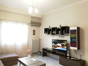 Apartemen | Area keluarga | TV layar datar dan pemutar DVD