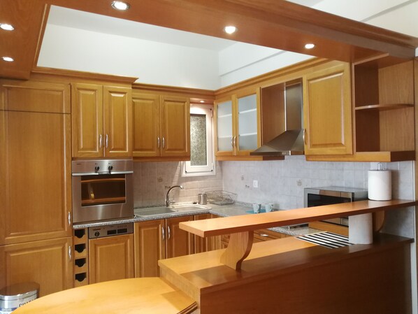 Apartment | Private kitchen | Full-sized fridge, microwave, oven, stovetop