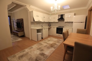 商务公寓, 3 间卧室 | 私人厨房 | 冰箱、炉灶、厨具/餐具