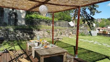 Panoramic Quadruple Room, Private Bathroom (Chambre sous les toits) | Exterior