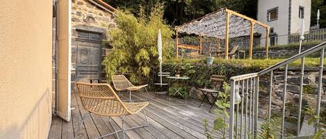 Standardværelse til 3 personer - privat badeværelse - parkudsigt (Chambre sur jardin) | Terrasse/gårdhave