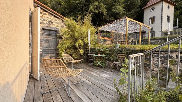 Standard Triple Room, Private Bathroom, Park View (Chambre sur jardin) | Terrace/patio