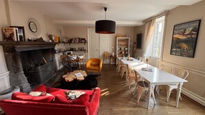 Dining - Villa Colombier (Pontgibaud)