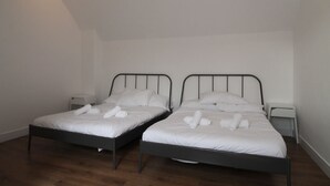 Luxury 2-Bedroom Apartment | Iron/ironing board, free WiFi, bed sheets - The Coulsdon Apartment (Coulsdon)