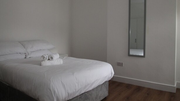 Luxury 2-Bedroom Apartment | Iron/ironing board, free WiFi, bed sheets - The Coulsdon Apartment (Coulsdon)