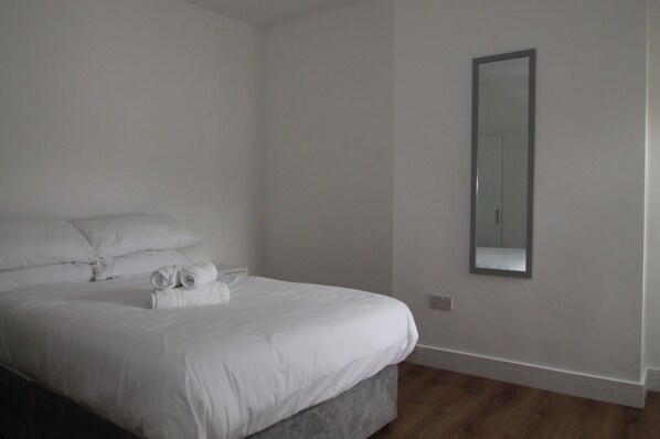 Luxury 2-Bedroom Apartment | Iron/ironing board, free WiFi, bed sheets - The Coulsdon Apartment (Coulsdon)