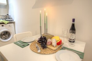Keittoastiat/astiat/ruokailuvälineet