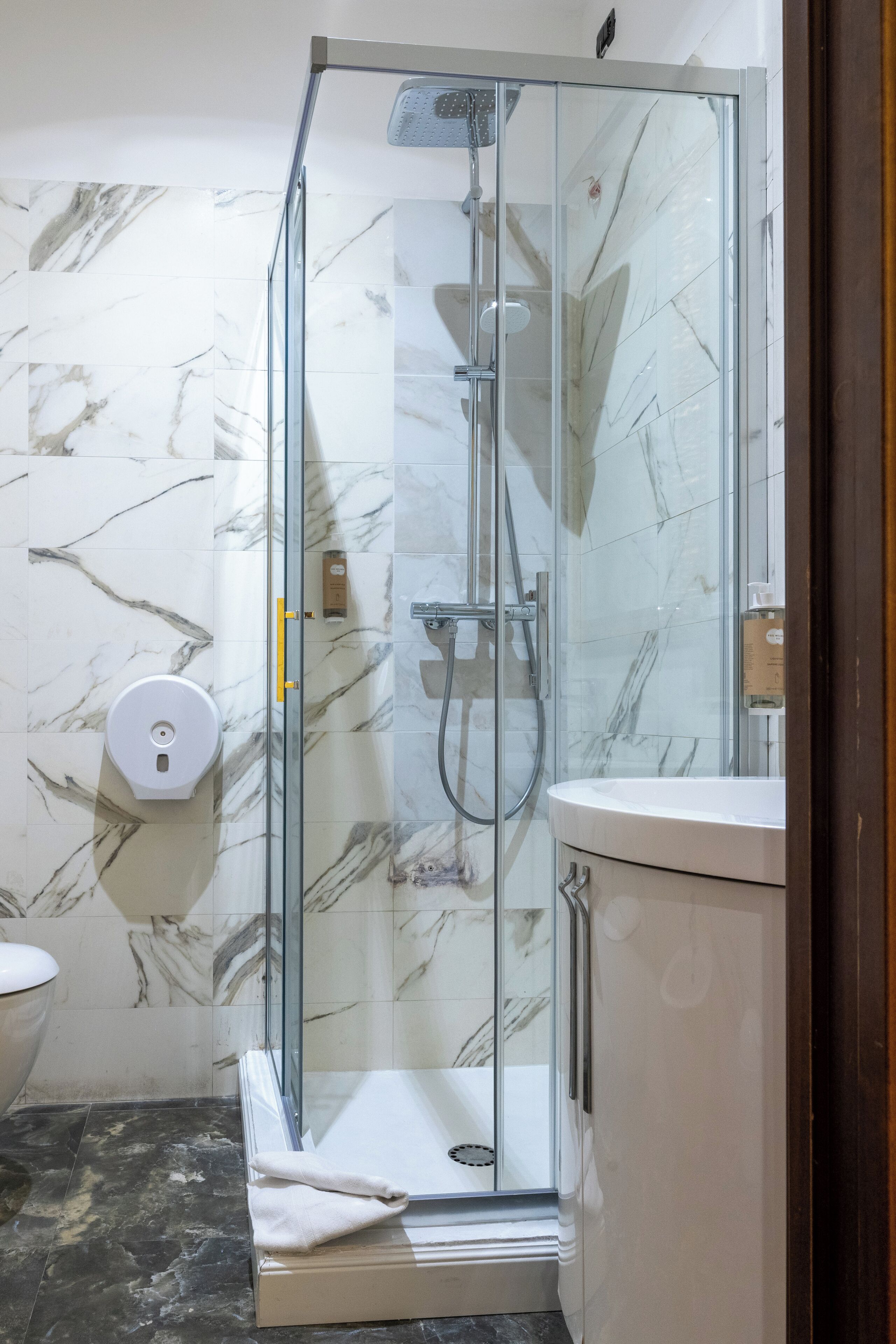 Superior kamer | Badkamer | Een douche, gratis toiletartikelen, een haardroger, een bidet