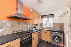 Private kitchen - Old School Apartment (Croydon)
