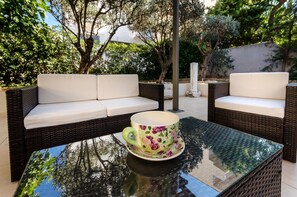 Villa | Terrace/patio - Glyfada  Aquarius Big Garden Villa (Glyfada)