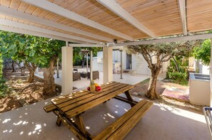 Villa | Terrace/patio